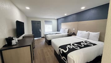 Double Room | Desk, laptop workspace, blackout drapes, iron/ironing board