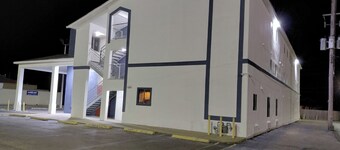 Springplace Inn & Suites