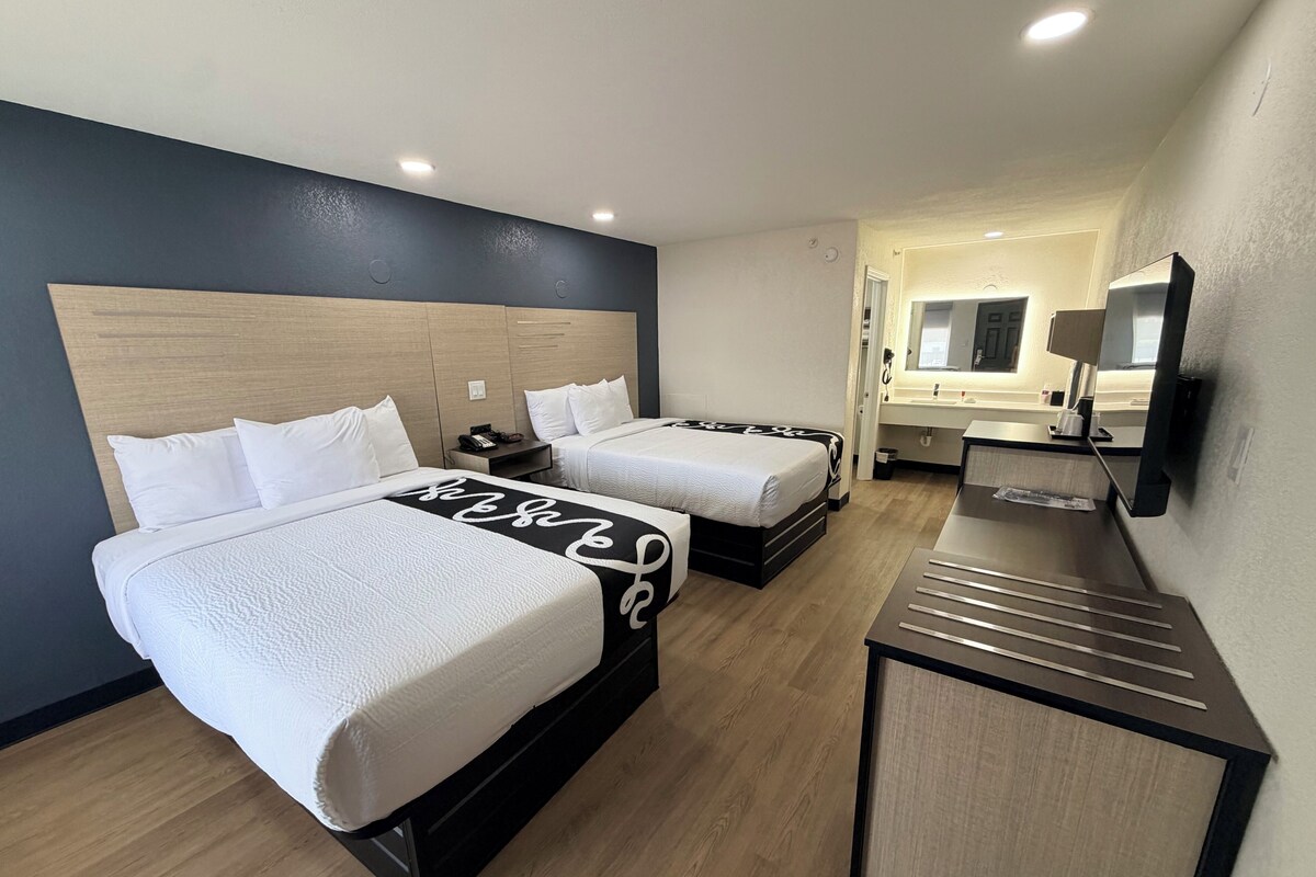Double Room | Desk, laptop workspace, blackout curtains, iron/ironing board