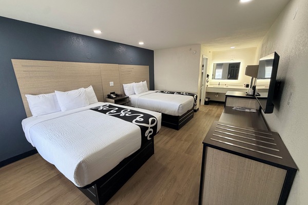 Double Room | Desk, laptop workspace, blackout drapes, iron/ironing board