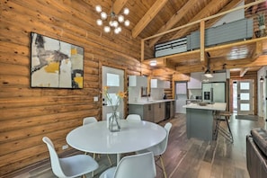 Interior - Lovely 3-bed creekside cabin near Sundance perfect for your getaway (Provo)