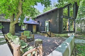 Terrace/patio - Lovely 3-bed creekside cabin near Sundance perfect for your getaway (Provo)