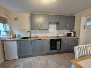 Fridge, microwave, oven, stovetop - 2 bedroom self catering apartment with amazing views Chalet studio (Grange-over-Sands)
