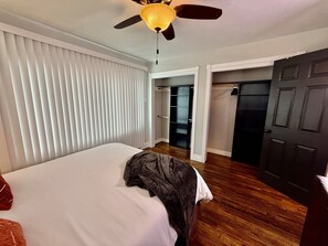 Desk, iron/ironing board, travel crib, free WiFi - Garden Cottage | Close to SLC (Midvale)