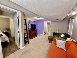 Smart TV, books - Garden Cottage | Close to SLC (Midvale)