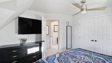 3 habitaciones, escritorio, tabla de planchar con plancha y wifi