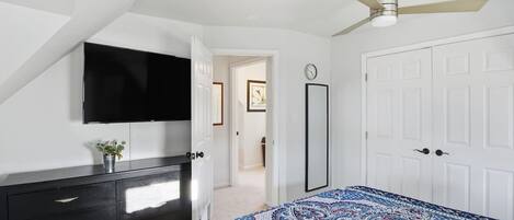 3 bedrooms, desk, iron/ironing board, WiFi