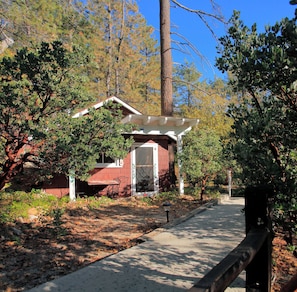 Garden view - Idyllwild Realty Vacations (Idyllwild)