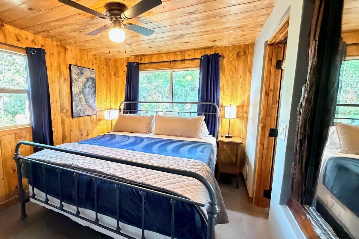 Cabin Tiêu chuẩn, lò sưởi, quang cảnh núi | Bàn ủi/dụng cụ ủi quần áo, truy cập Internet không dây miễn phí 
