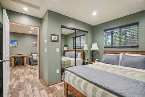 Lookout | Iron/ironing board, free WiFi - Idyllwild Realty Vacations (Idyllwild)