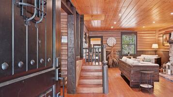 Yesteryear | Innenbereich