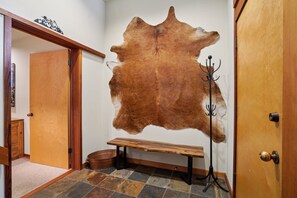 المنشأة من الداخل