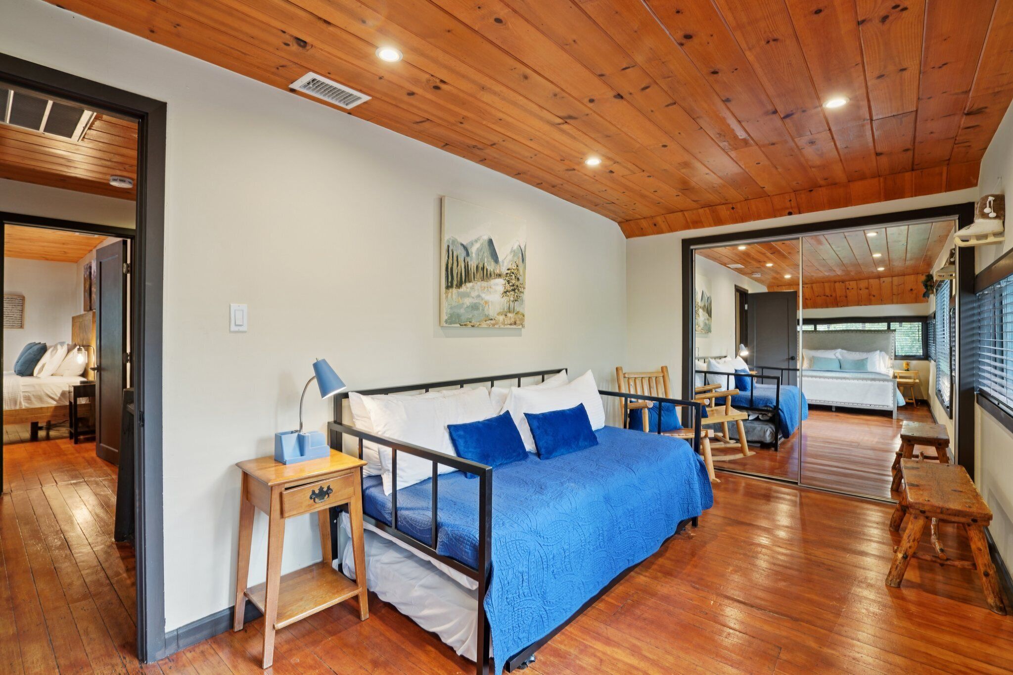 Standard House, Mountain View | Iron/ironing board, free WiFi