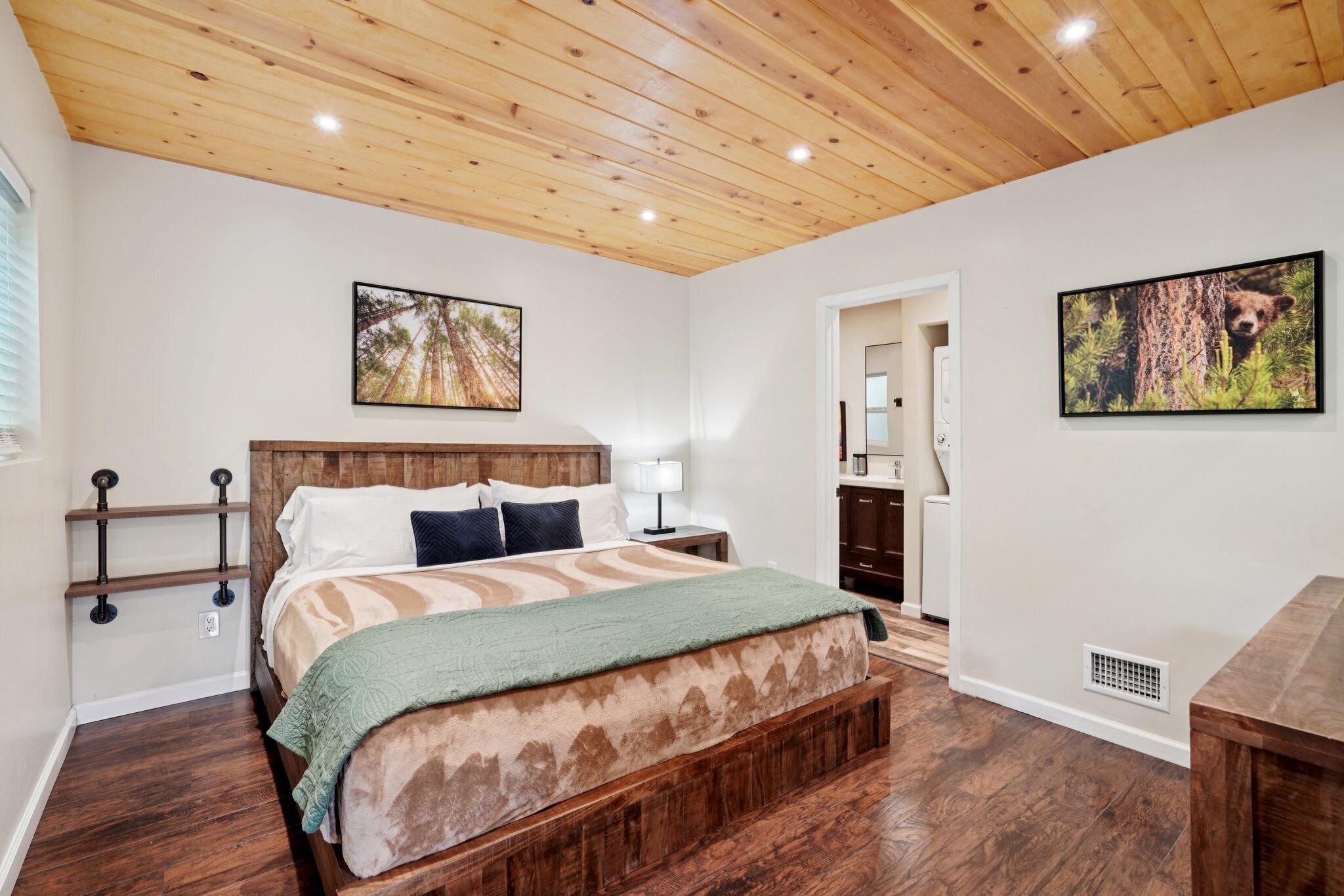 Standard House, Mountain View | Iron/ironing board, free WiFi