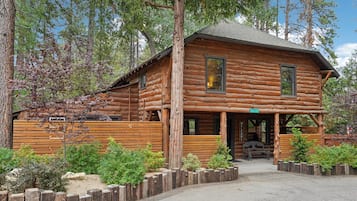 Yesteryear | Ngoại thất