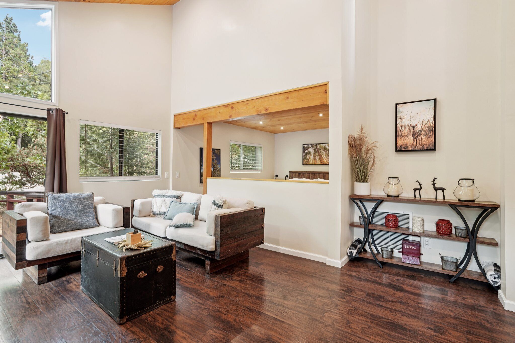 Be Pine | Living area