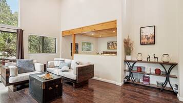 Be Pine | Living area