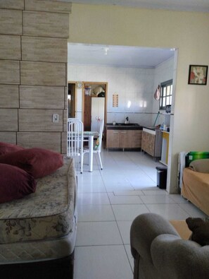 TV - Pink House, Balneario Arroio do Silva (Balneário Arroio do Silva)