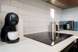 Fridge, microwave, oven, stovetop - Brand New! Our stylish one-bedroom w/ensuite is close to Iconic Camden Town (London)