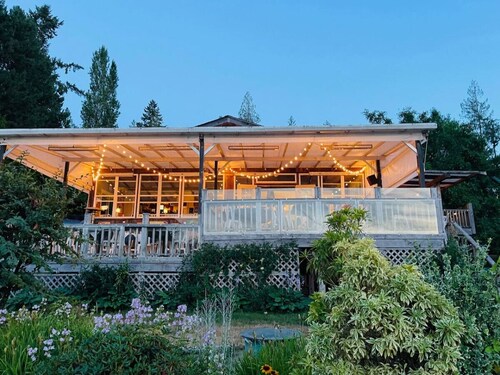 Ocean view cabins at the laughing oyster restaurant