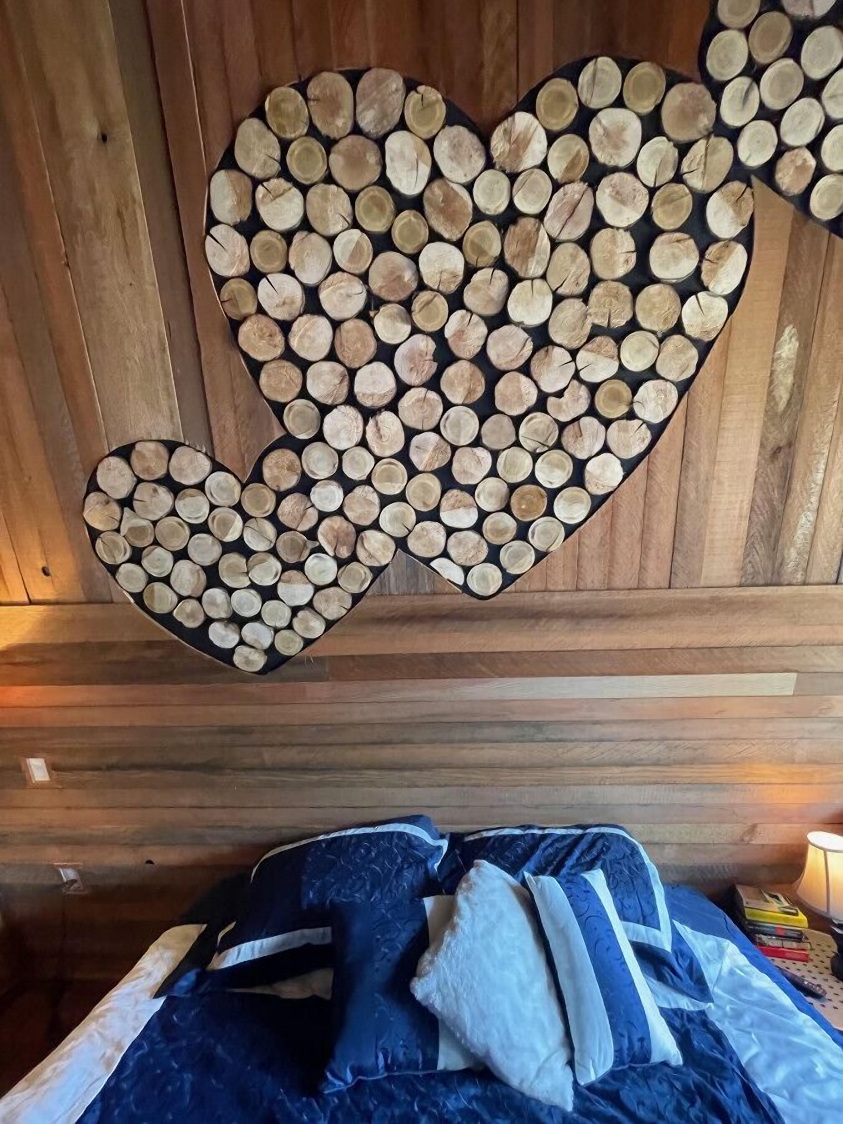 Desk, iron/ironing board, WiFi, bed sheets