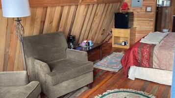 Desk, iron/ironing board, WiFi, bed sheets