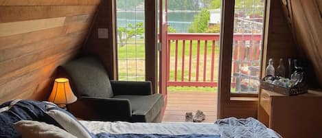 Bureau, fer et planche à repasser, Wi-Fi, draps fournis