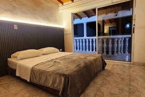5 bedrooms, iron/ironing board, WiFi, bed sheets - Private pool and Jacuzzi rentals in Medellin - VIC (Medellín)