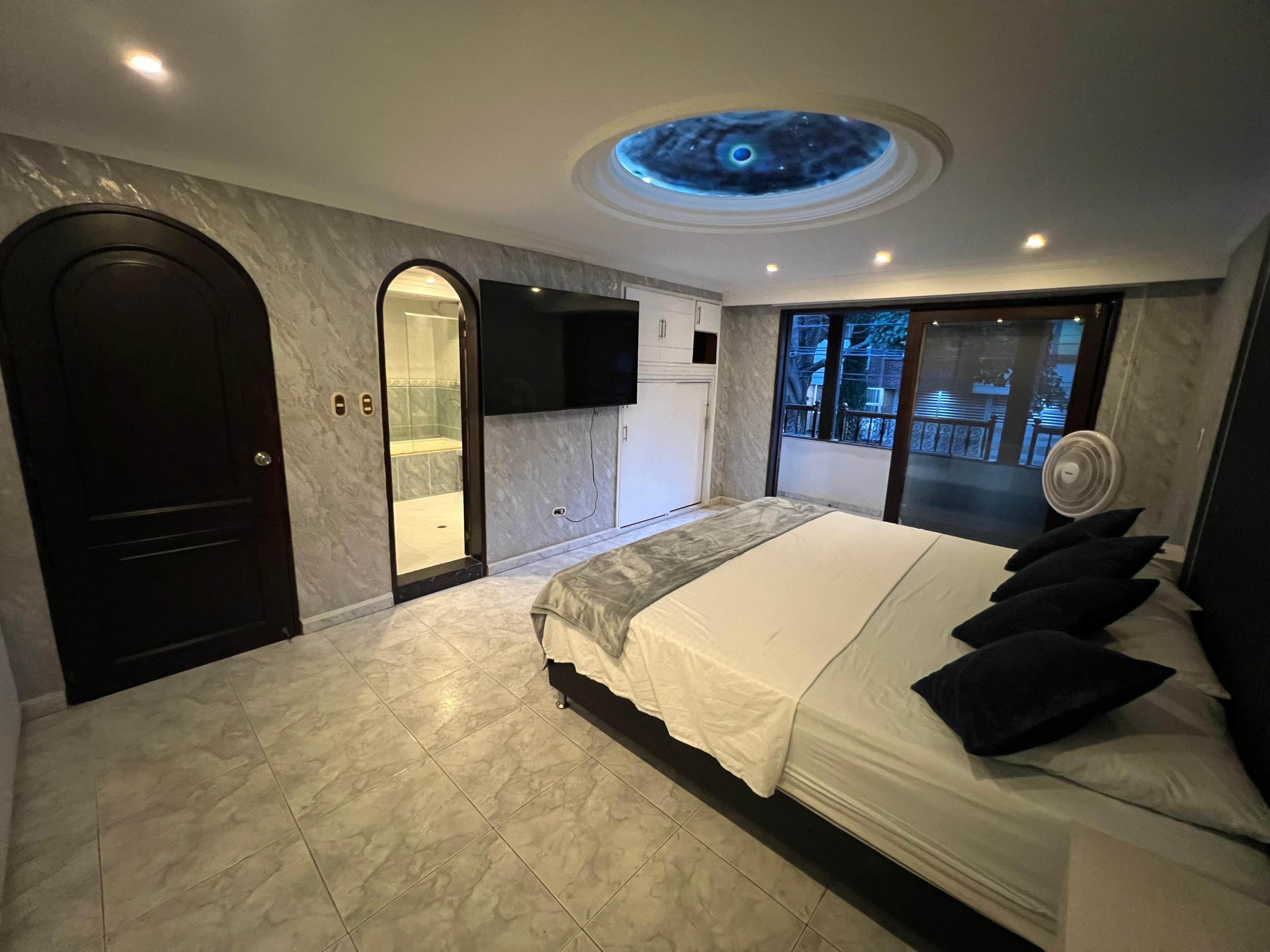 5 bedrooms, iron/ironing board, WiFi, bed sheets
