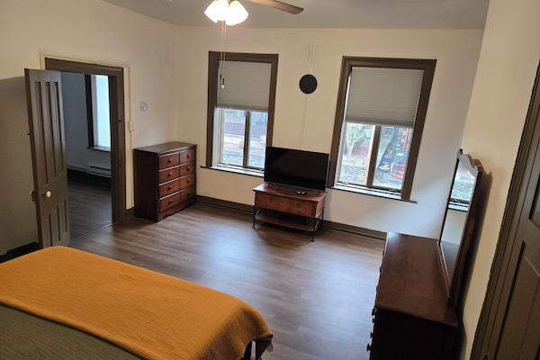 3 bedrooms, iron/ironing board, free WiFi, bed sheets