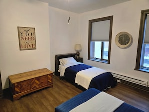 3 bedrooms, iron/ironing board, free WiFi, bed sheets