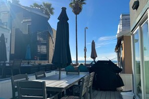 Outdoor dining - Homey Cottage w/ Ocean View Patio (San Diego)