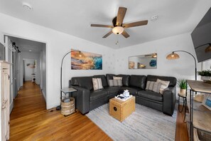 TV - Homey Cottage w/ Ocean View Patio (San Diego)