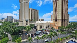 Exterior - Comfy 2 Queen Beds Studio in vibrant Honolulu perfect for your island getaway (Honolulu)