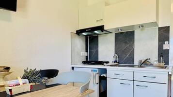 Fridge, microwave
