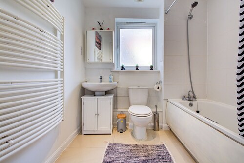 1 Bedroom Flat with Balcony in Wembley