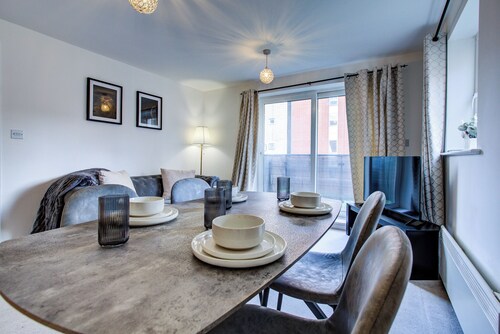 1 Bedroom Flat with Balcony in Wembley