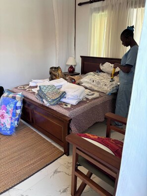 Bügeleisen/Bügelbrett, Internetzugang, Bettwäsche