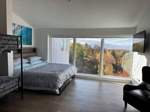 7 bedrooms, desk, iron/ironing board, free WiFi - Mountainside retreat Spacious 7-bedroom 10,000sf  close to BYU stunning views (Provo)