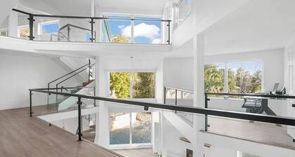 Mountainside Retreat Spacious 7-bedroom 10,000sf close to BYU stunning views