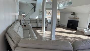 TV connectée, baby-foot, écrans d'ordinateur, imprimantes