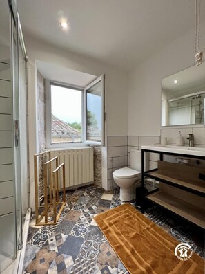 Bathroom - Saint Amans House (sleeps 4) (ST-MARTIN-LALANDE)
