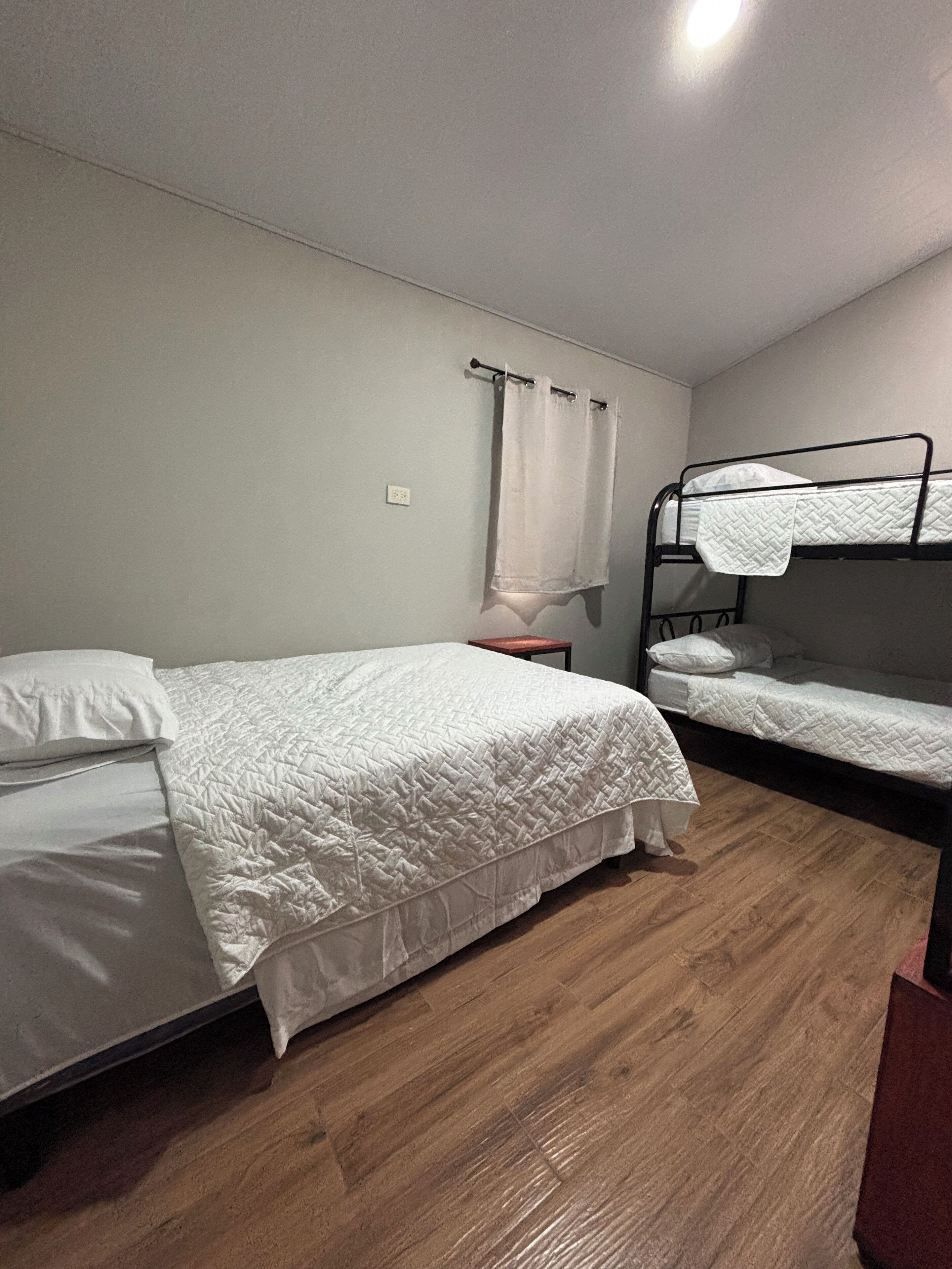 2 chambres, fer et planche à repasser, Wi-Fi gratuit, draps fournis