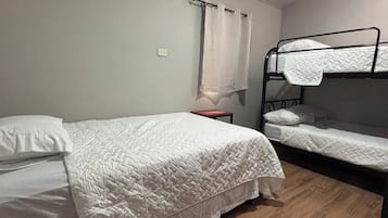 2 chambres, fer et planche à repasser, Wi-Fi gratuit, draps fournis
