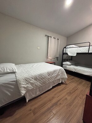 2 chambres, fer et planche à repasser, Wi-Fi gratuit, draps fournis