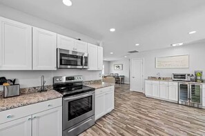 Fridge, microwave, oven, stovetop - West OC • Canal Side • Boat Slip • EV Charger (Ocean City)