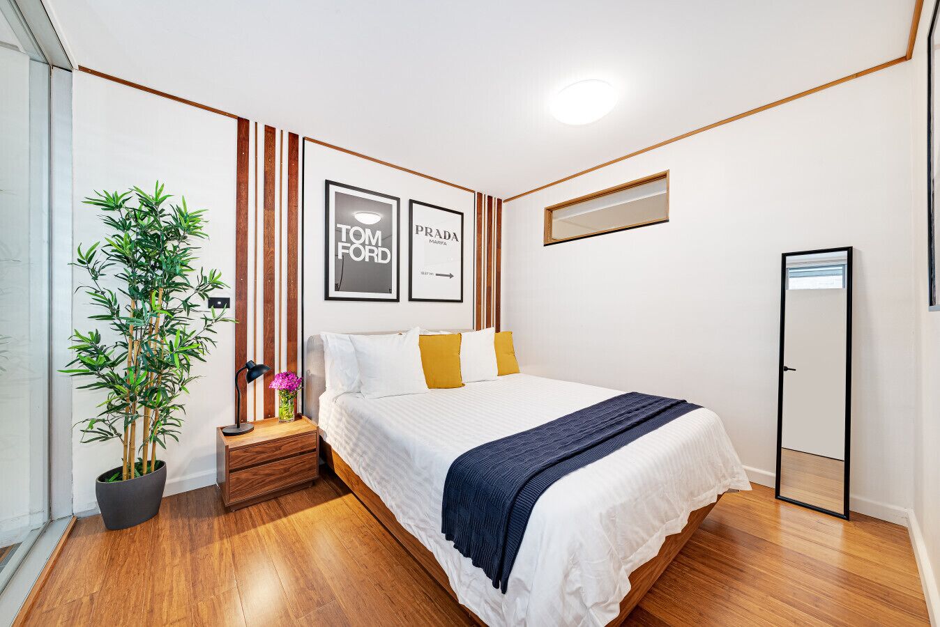 2 間睡房、書桌、熨斗/熨衫板、可攜式嬰兒床