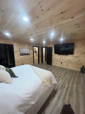 5 bedrooms, iron/ironing board, WiFi, bed sheets