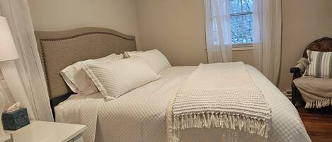 Iron/ironing board, WiFi, bed sheets