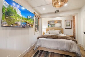 2 bedrooms, desk, iron/ironing board, free WiFi - Luxury 2-bedroom remodeled cabin in charming Twain Harte. Relax & rejuvenate! (Twain Harte)